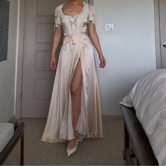 ❌SOLD❌ MIRROR PALAIS UNWRAP ME GOWN - Picture 6 of 17